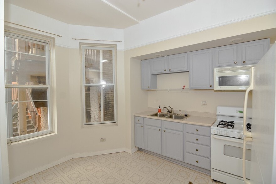 Building Photo - 1739 W Huron St