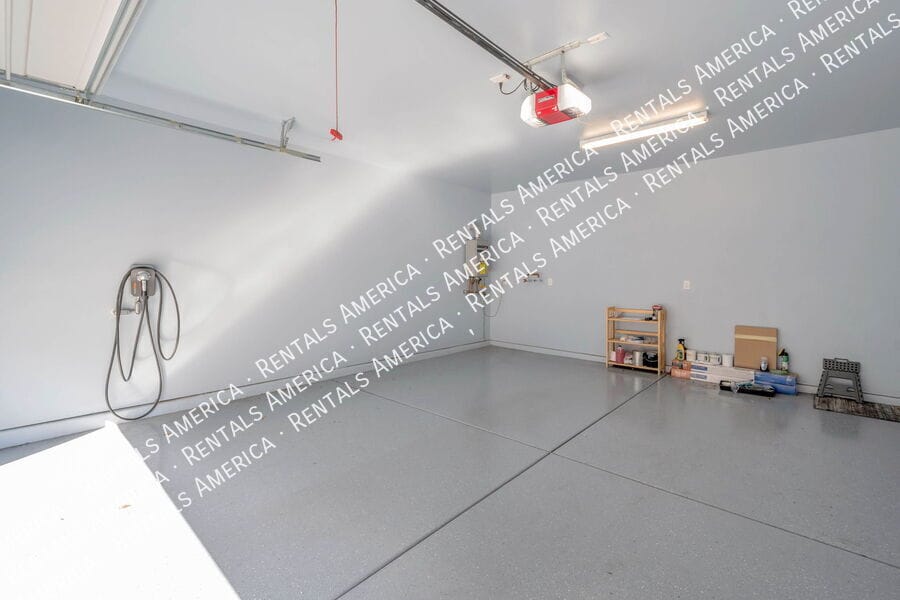 Building Photo - 1540 N Balboa