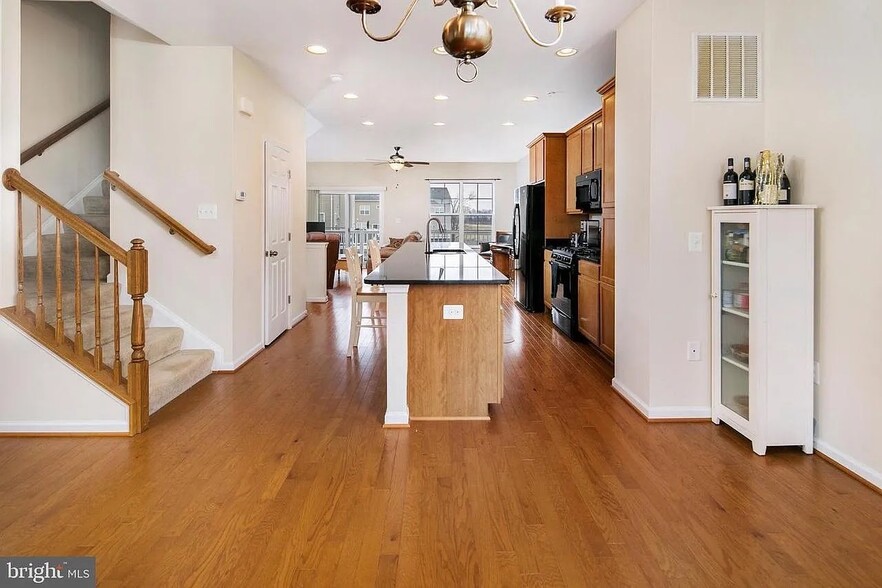 Building Photo - 5907 Leben Dr
