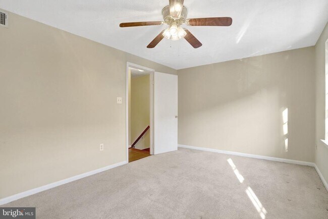 Building Photo - 5759 Independence Cir