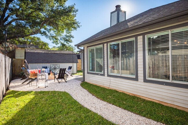 Building Photo - 20231 Linden Tree Dr