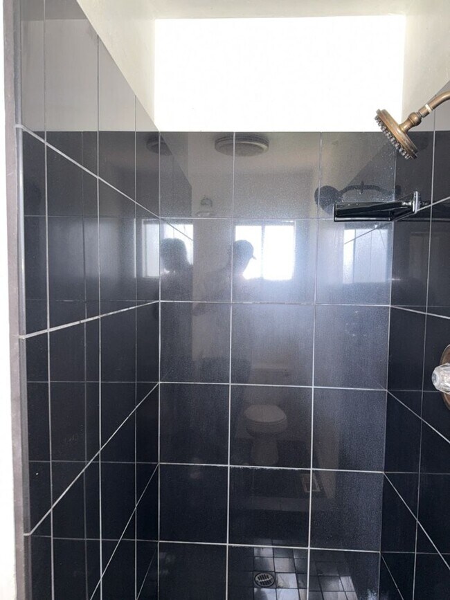 Building Photo - Charming 3-bedroom, 2-bathroom home is nes...