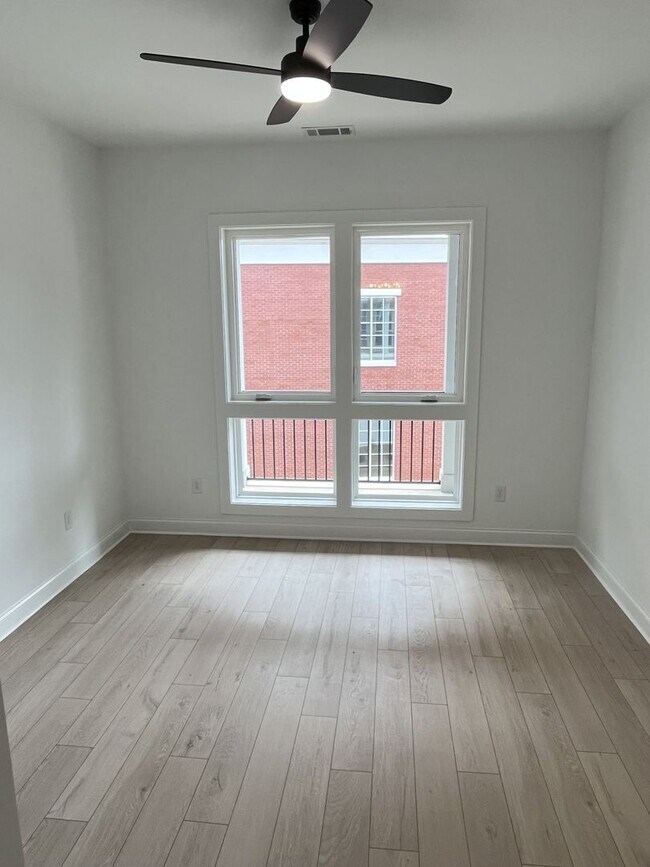 Building Photo - Brand New 2 Bed Condo in Cornelius