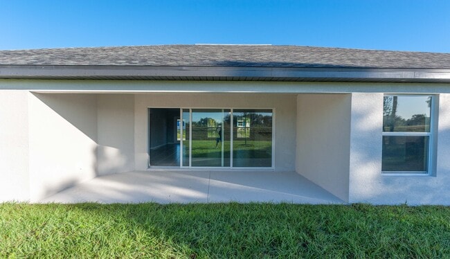 Building Photo - 916 SW 24th St