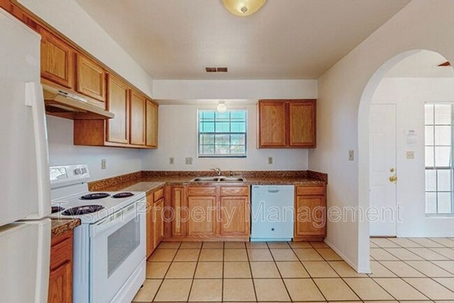 Building Photo - 708 Buckboard Rd SE