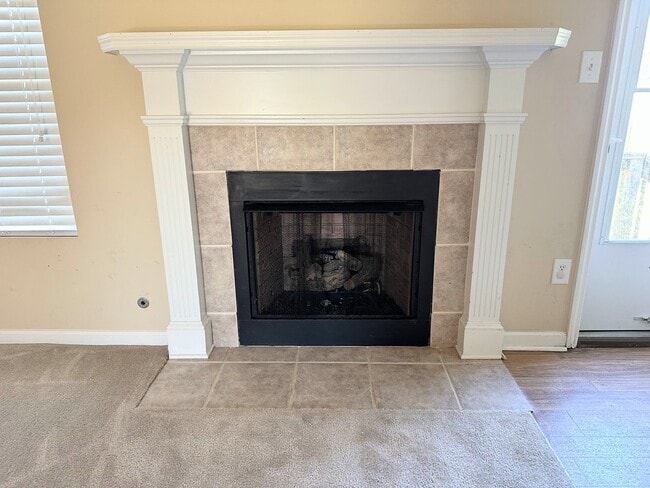 Building Photo - 4303 Pineview Ln