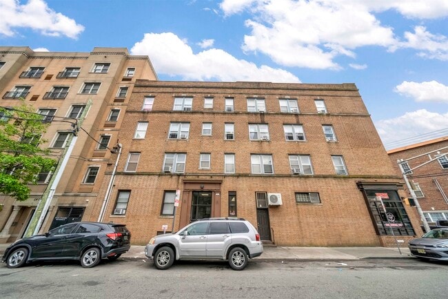 Building Photo - 203 Academy St