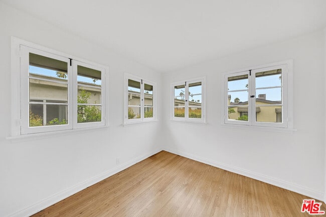 Building Photo - 844 19th St