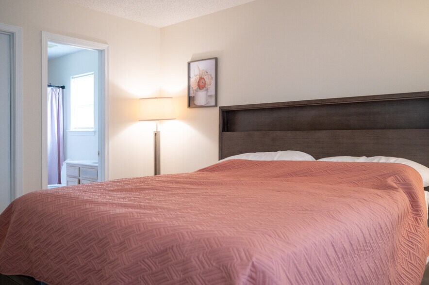 Building Photo - 5320 Starflower Dr