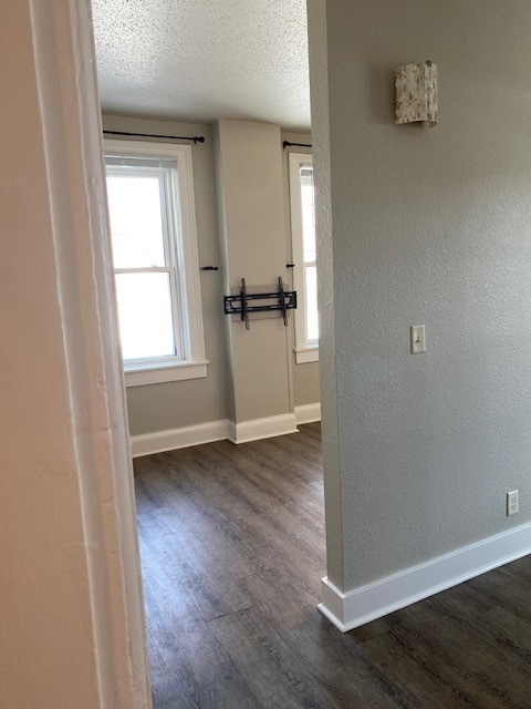 Building Photo - Main St