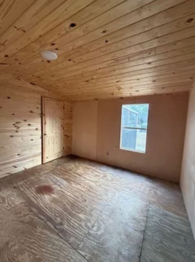 Building Photo - 2 Bed/1 Bath Mobile Home-UNDER RENOVATIONS