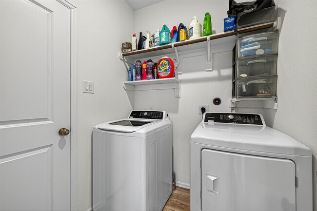 Building Photo - 27222 Woodridge Gln Dr