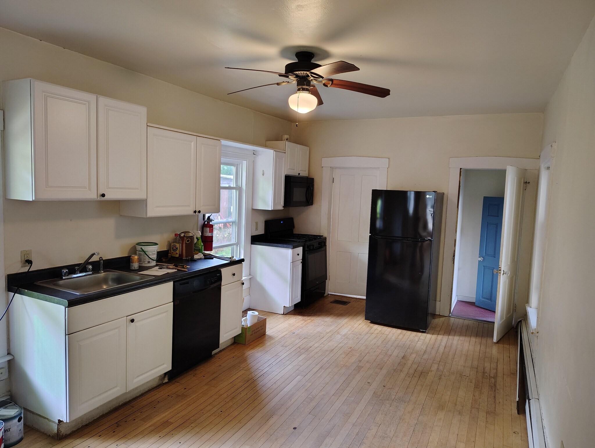 Building Photo - 123 Frost St