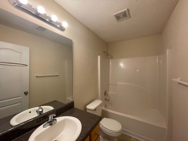 Building Photo - 5 BEDROOM PLUS BONUS ROOM PRE-LEASING FOR AUGUST 2026!