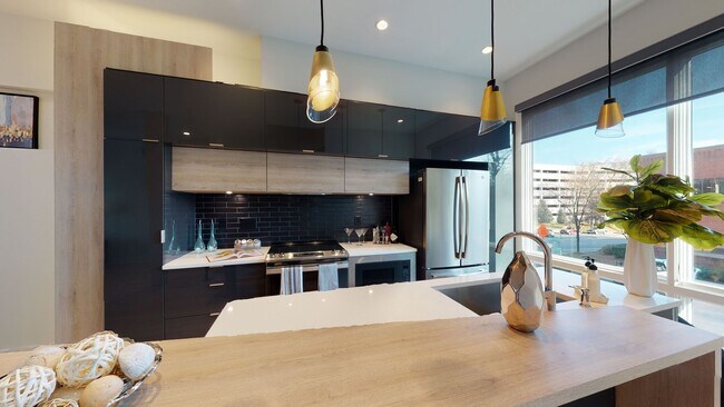 Building Photo - Modern Townhome with Roof Terrace in Dilworth Neighborhood Charlotte NC