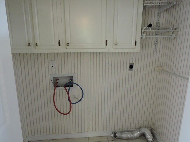 Building Photo - 2800 Wilson Ln