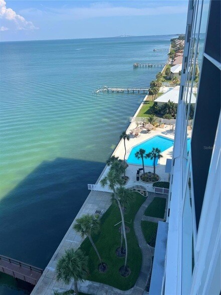 Building Photo - 7200 Sunshine Skyway Ln S