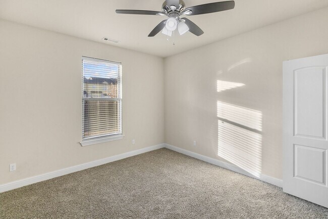 Building Photo - 2304 SW Chaddington Rd