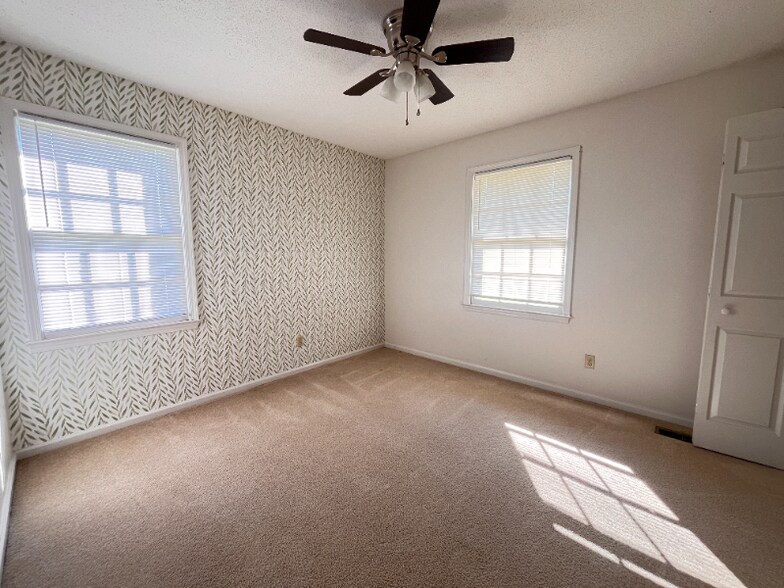 Building Photo - 343 Guildford Cir