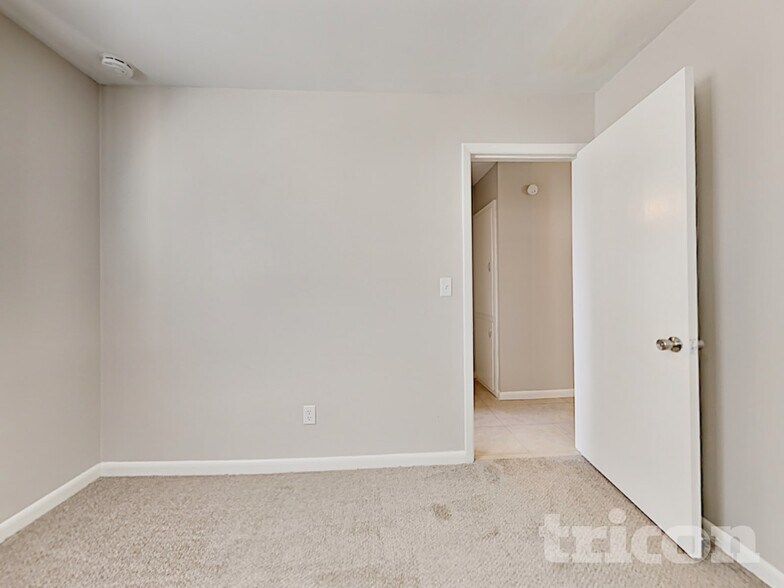 Building Photo - 6595 64th Way N