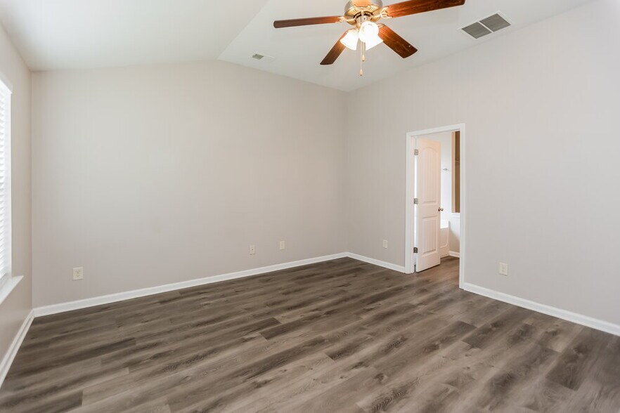 Building Photo - 42 Mercer Ln