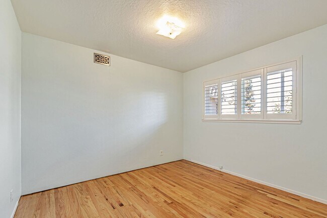 Building Photo - Elegant and Spacious 4Bedroom Sunnyvale Home