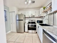 Building Photo - 164 NW 60th Ave