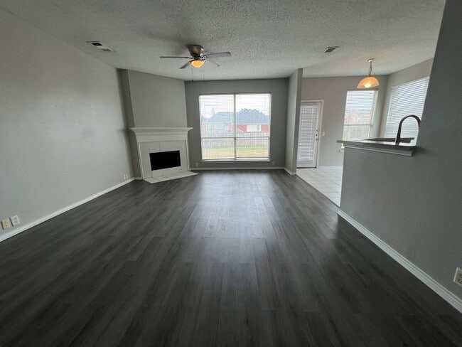 Building Photo - 2805 Crater Lake Ln