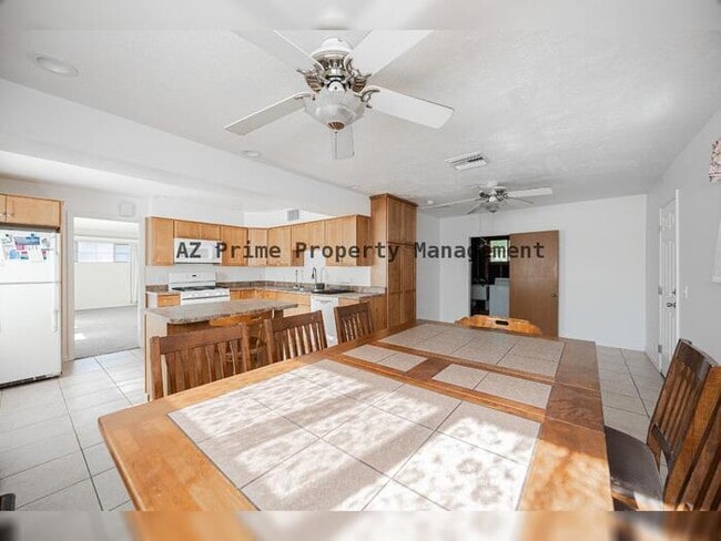 Building Photo - 530 W 15th St