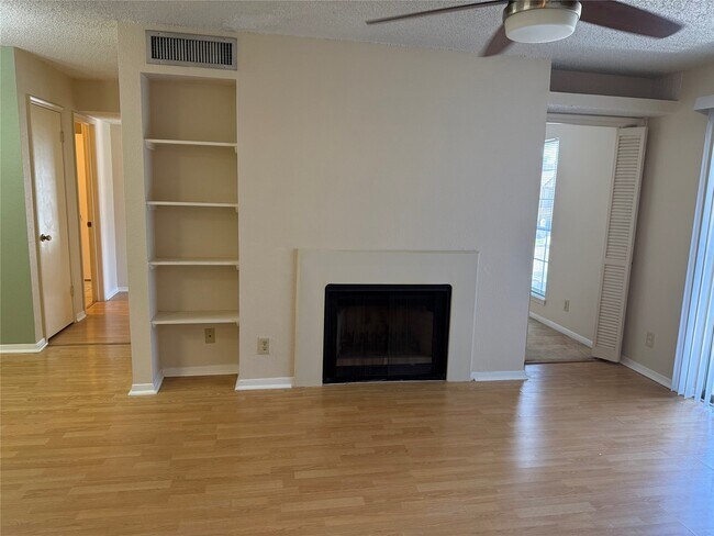 Building Photo - 2121 Hepburn St