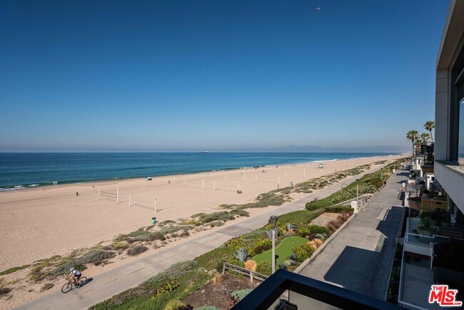 Building Photo - 2308 The Strand