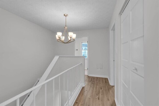 Building Photo - 2613 Stratford Ln