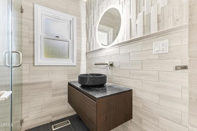 Building Photo - 3323 Reta St