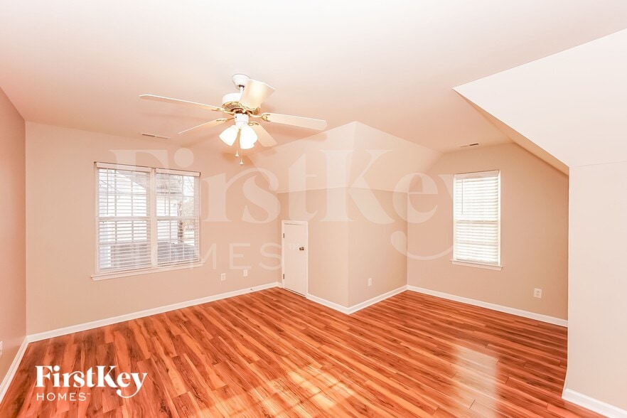 Building Photo - 7549 Sedgebrook Dr E