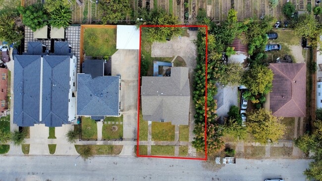 Building Photo - 2817 Truxillo St