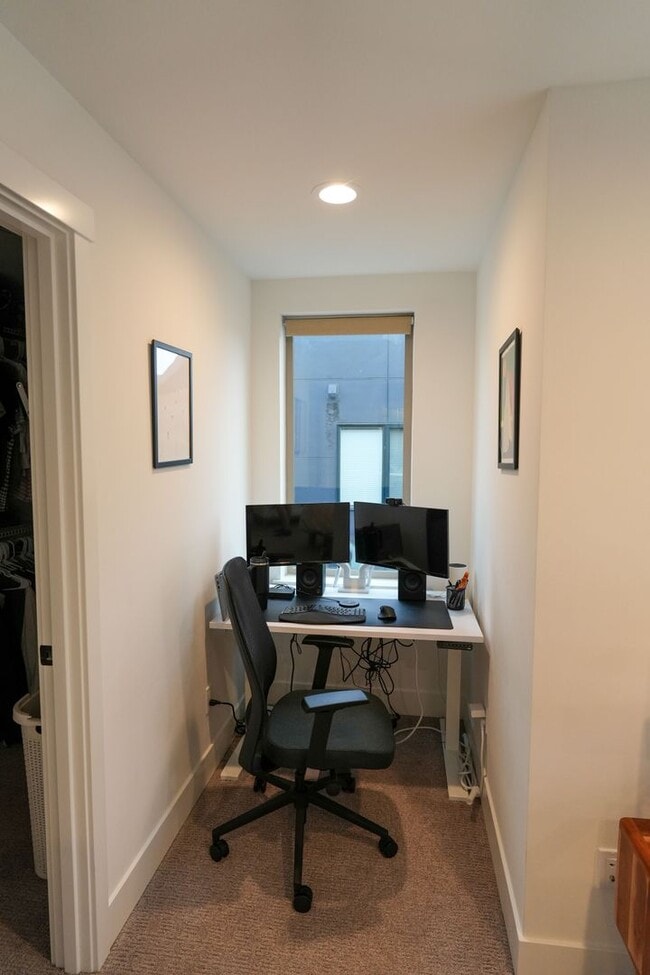 Building Photo - Bright Ballard Townhome – 2BR/2BA, 1,270 s...