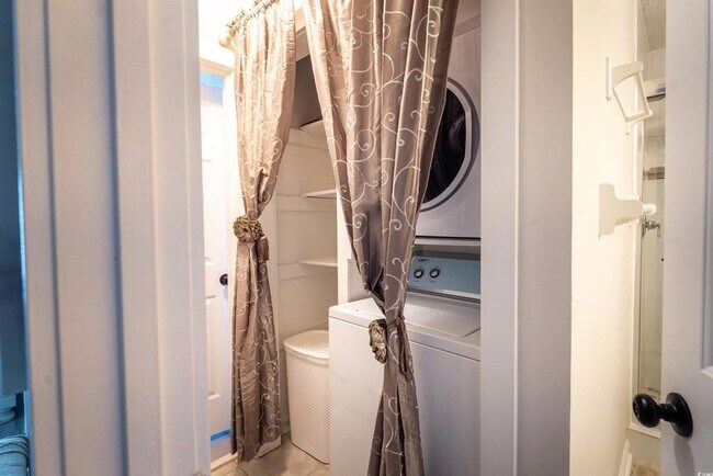 Building Photo - 4715 Cobblestone Dr