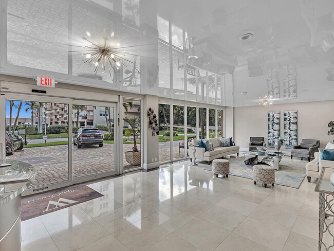 Building Photo - 1150 Hillsboro Mile