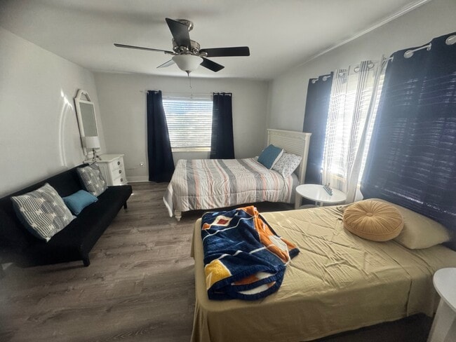 Building Photo - 734 Memorial Dr