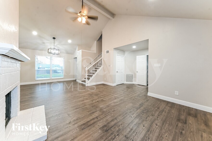 Building Photo - 2023 Godiva St