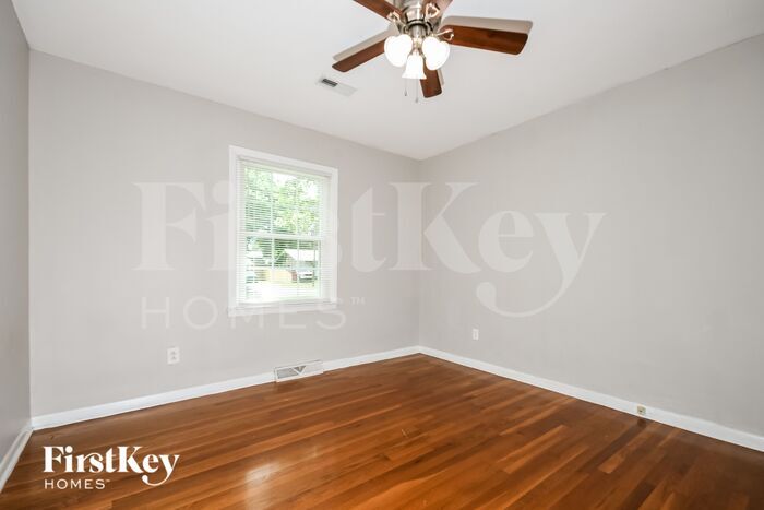 Building Photo - 2080 Bishop Dr