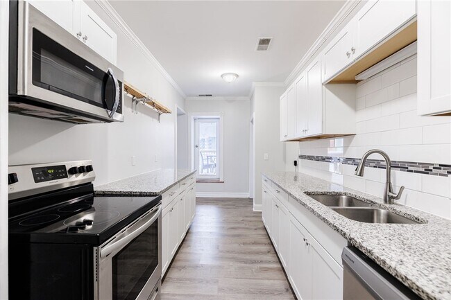 Building Photo - 186 Monroe Ave