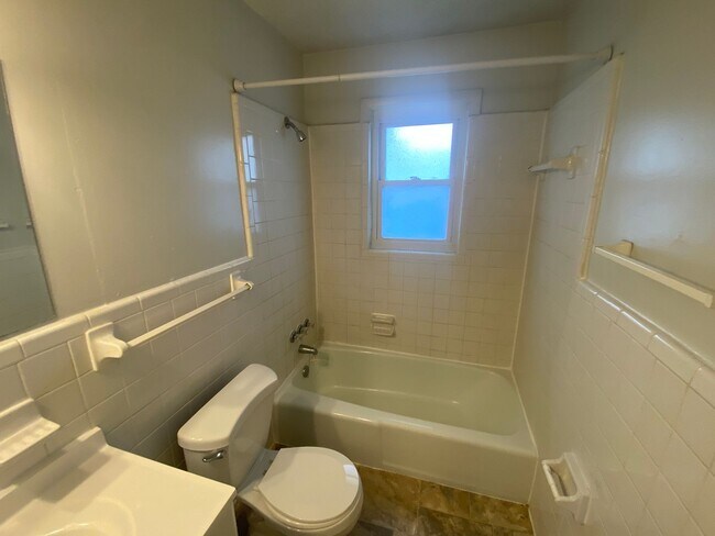 Building Photo - A brick townhouse steps from Lakewood shopping and dining — with everything already in it.