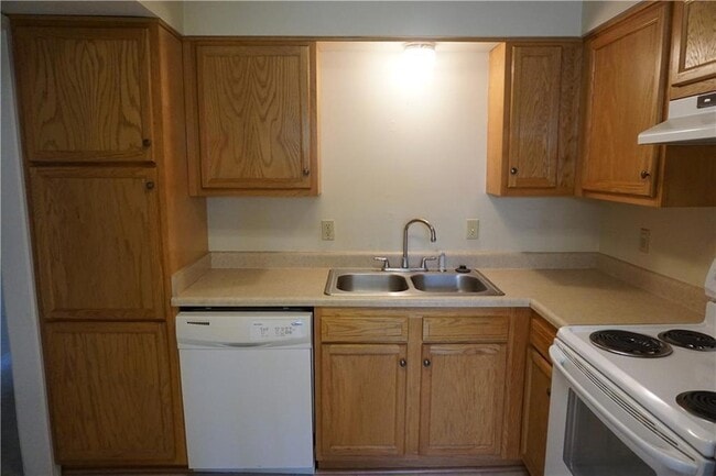 Building Photo - 2720 Whitney Pl