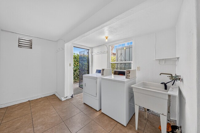 Building Photo - 3630 Highland Ave