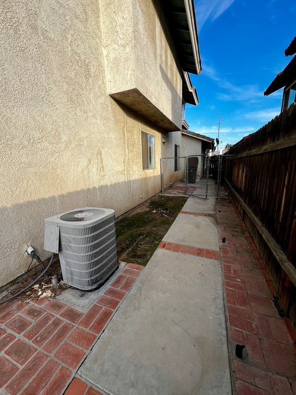 Building Photo - 1195 Bautista Ln