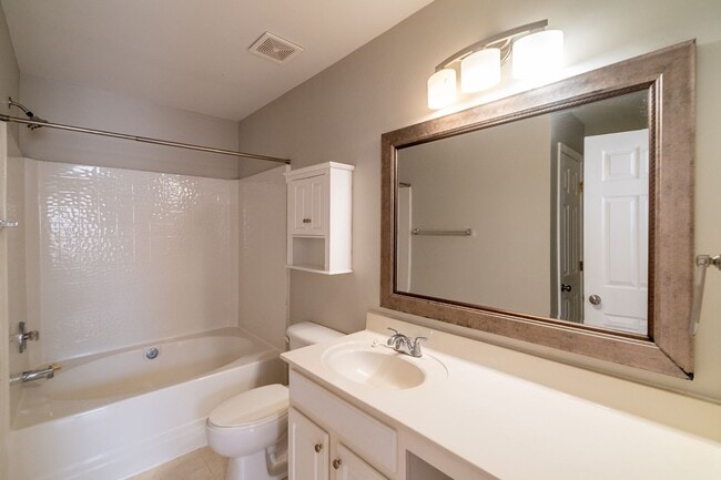 Building Photo - A Cozy 2bedroom Town home in Fort Mill