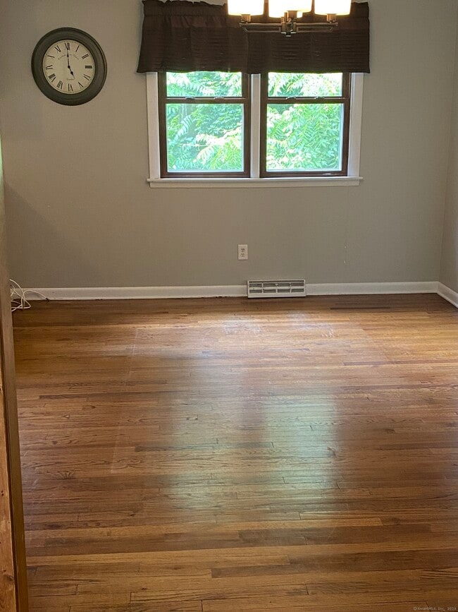 Building Photo - 161 Sleeping Giant Dr