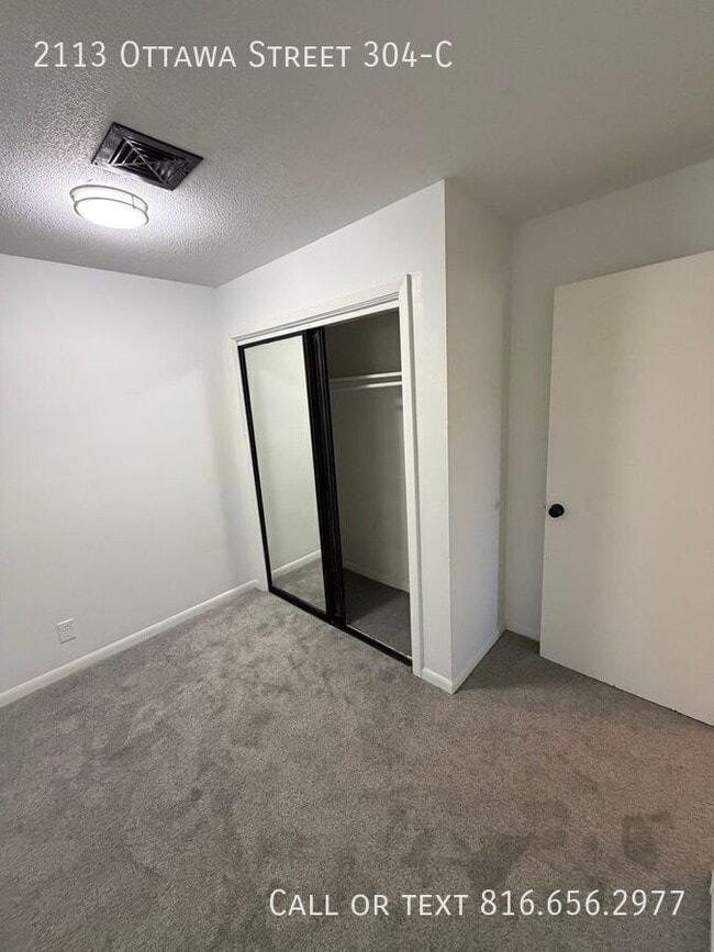 Building Photo - 2113 Ottawa St