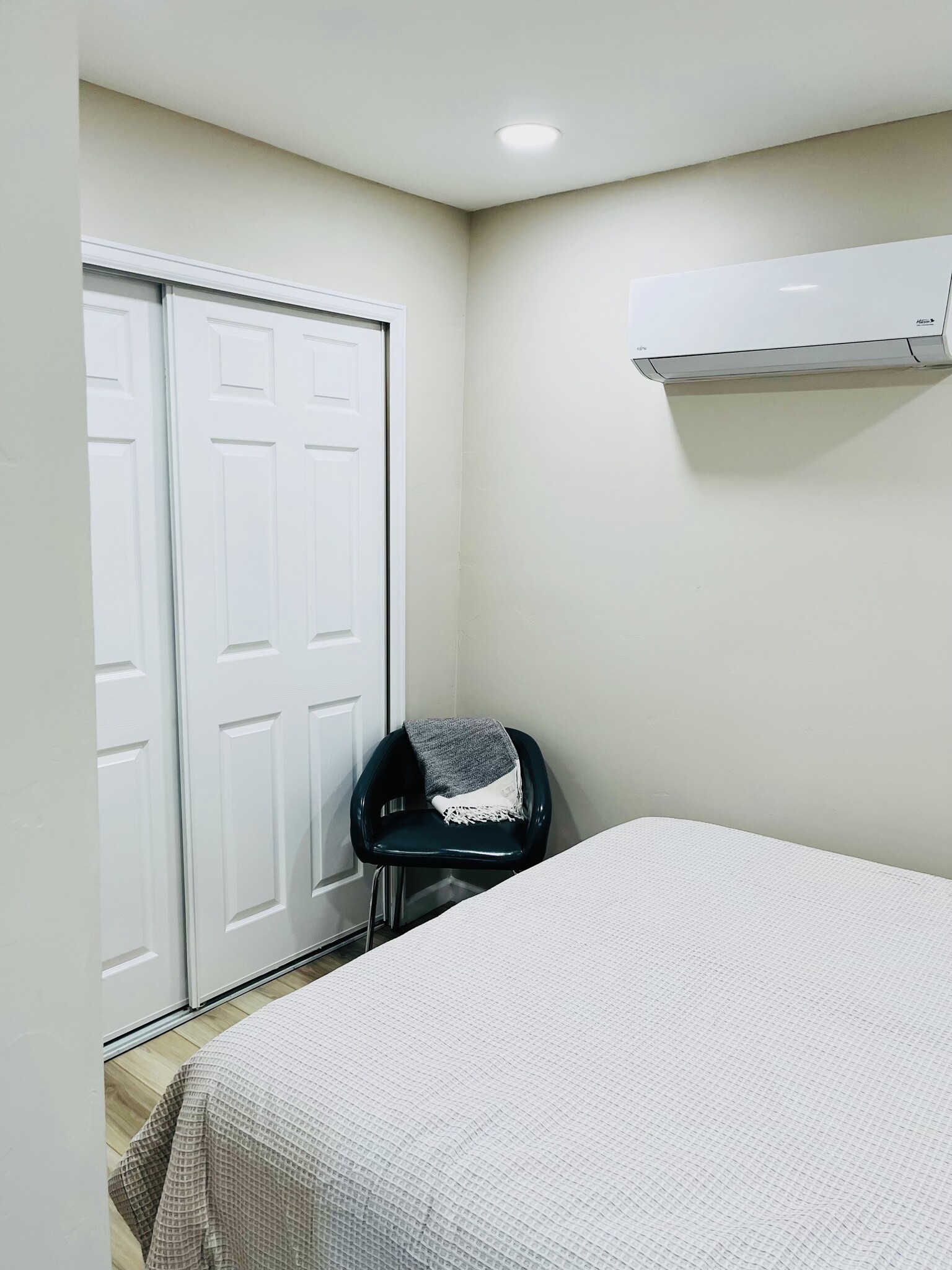 Closet / bedroom - 520 N Cedar St